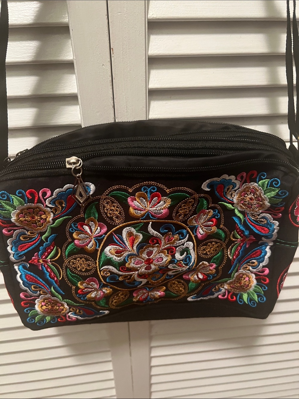 #2026**Embroidered Floral Crossbody Bag - Black - Picture 3 of 11